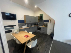 Bond Street Apartment, Sleeps 7
